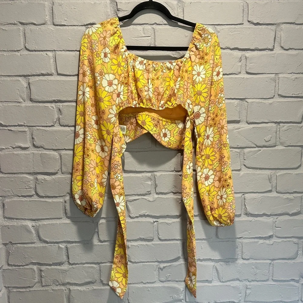 NWOT Floral Print Women's Blouse in Pellow size M - Picture 8 of 10